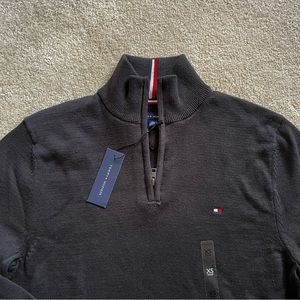 NWT 🏷️ Tommy Hilfiger Essential Quarter Zip Sweater